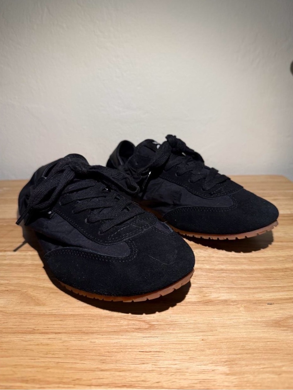 Men's Casual Lace-Up Trainer in Black with Gum Sole